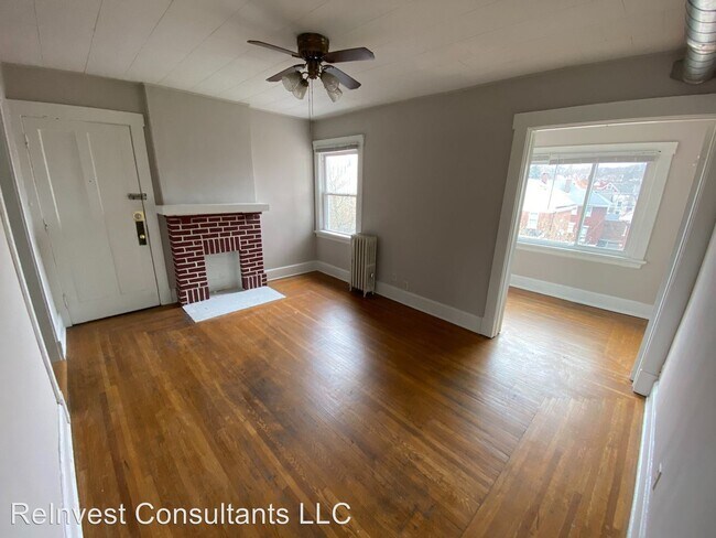 Building Photo - 2377-2377 Ravine St