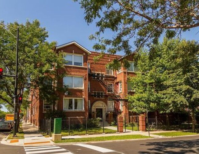 Building Photo - 1248 W Montrose Ave