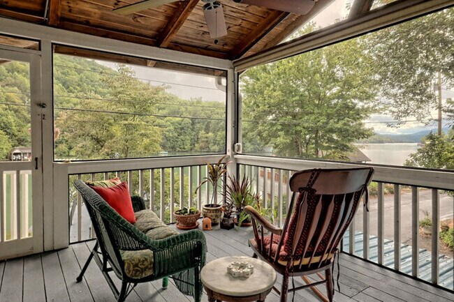 Building Photo - Hannah's Perch on Burton - Top Patio & Bot...