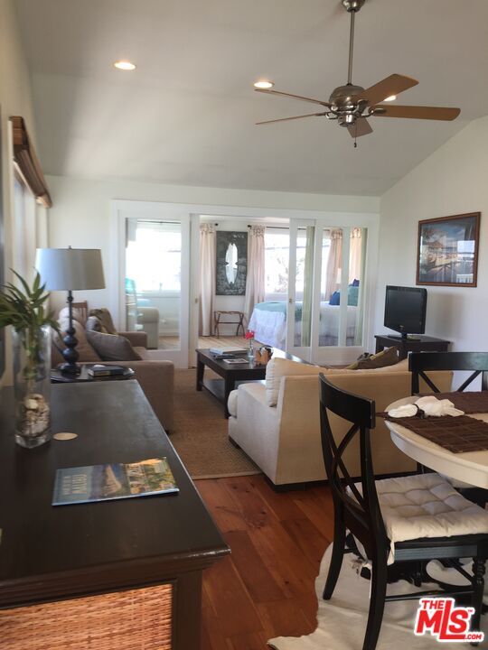 Foto del edificio - 3952 Las Flores Canyon Rd