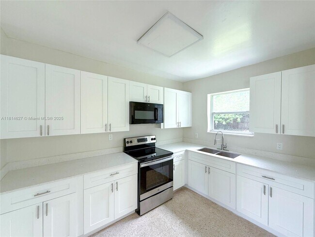 Building Photo - 1141 NE 154th Ter