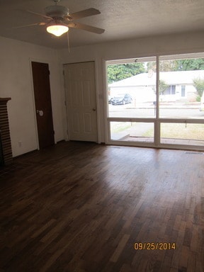 Building Photo - Spacious - lovely home in great location!