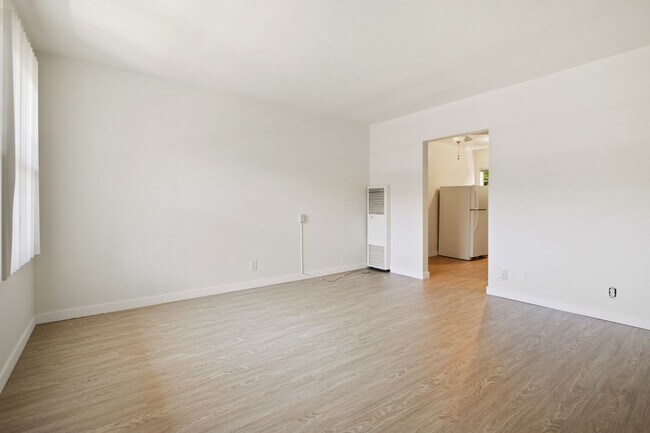 Foto del edificio - 10908 SM Blvd, prime Westwood, near transit