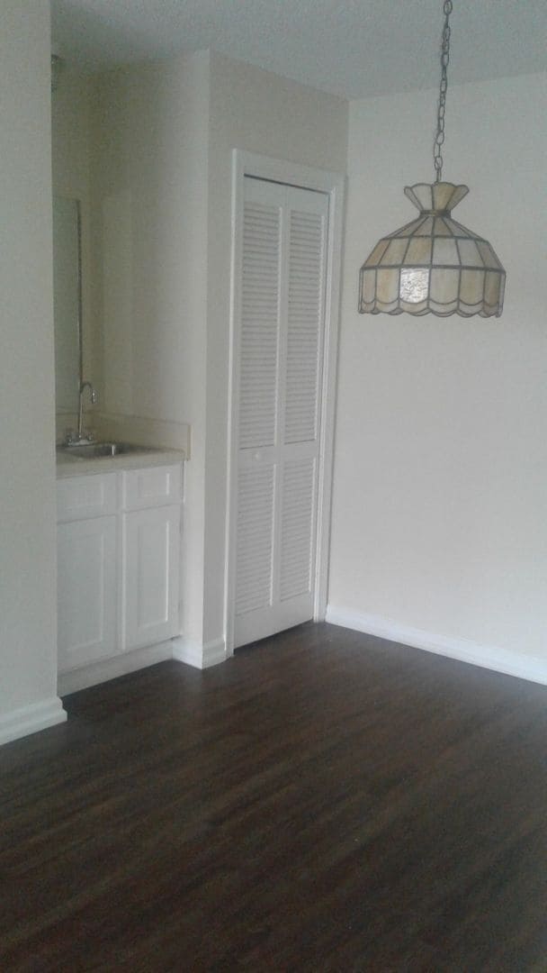 Building Photo - Large 2 Bedroom 2 Bath Northeast Columbia!!