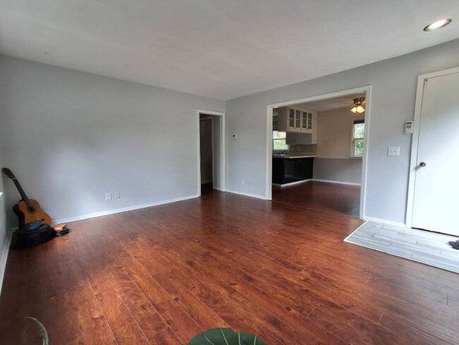 Foto del edificio - 869 Arkwright St N