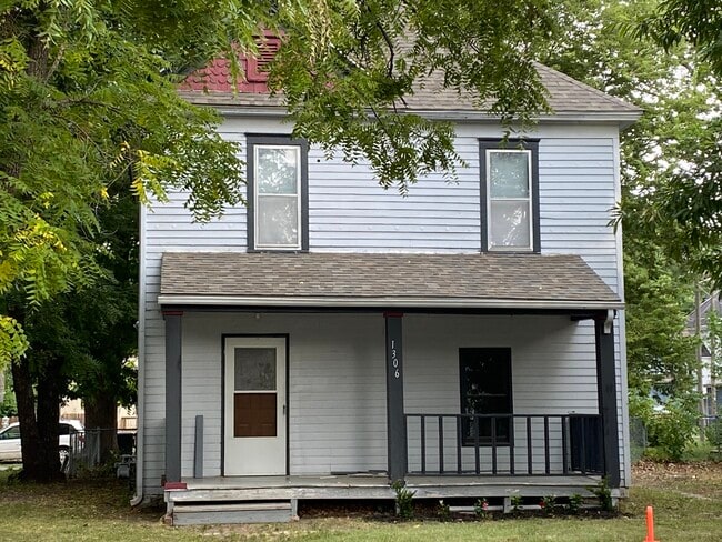 Building Photo - 1306 SW Lane St
