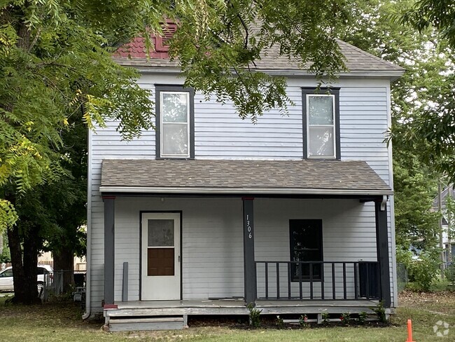 Building Photo - 1306 SW Lane St