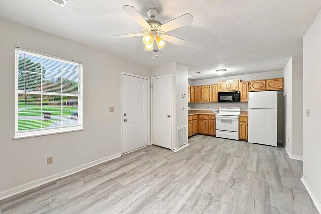 Foto del edificio - 300 Cross Creek Rd