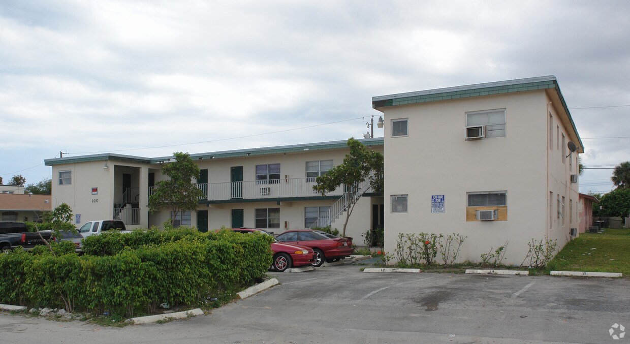 Building Photo - 220 SW 8th St