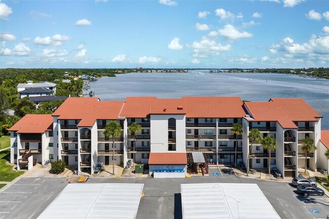 Foto del edificio - 1608 Stickney Point Rd