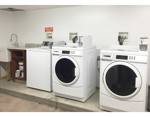 Building Photo - 249 Maverick St