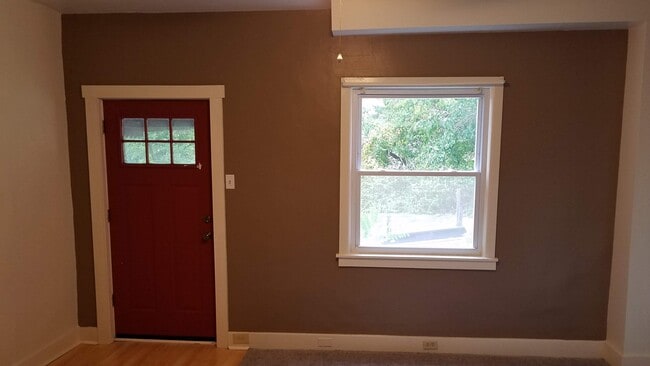 Entry/Living Room - 1937 Meadville St