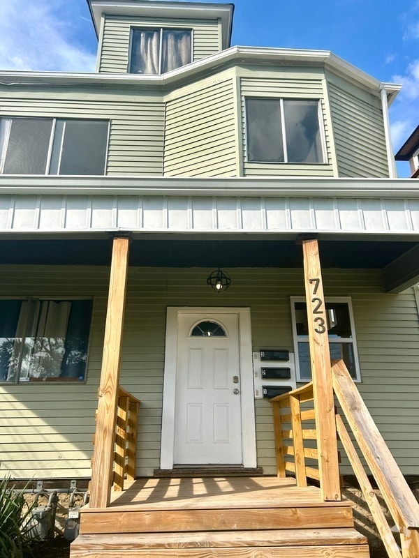 Building Photo - 723 Taylor Ave