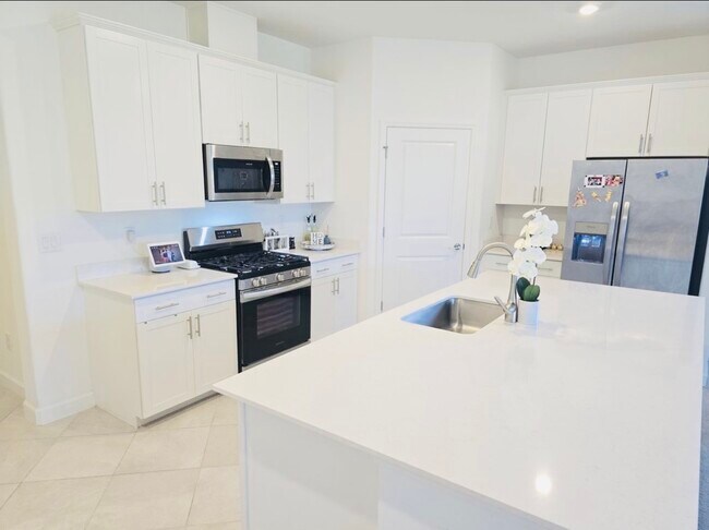 Building Photo - 15242 Serene Shores Loop