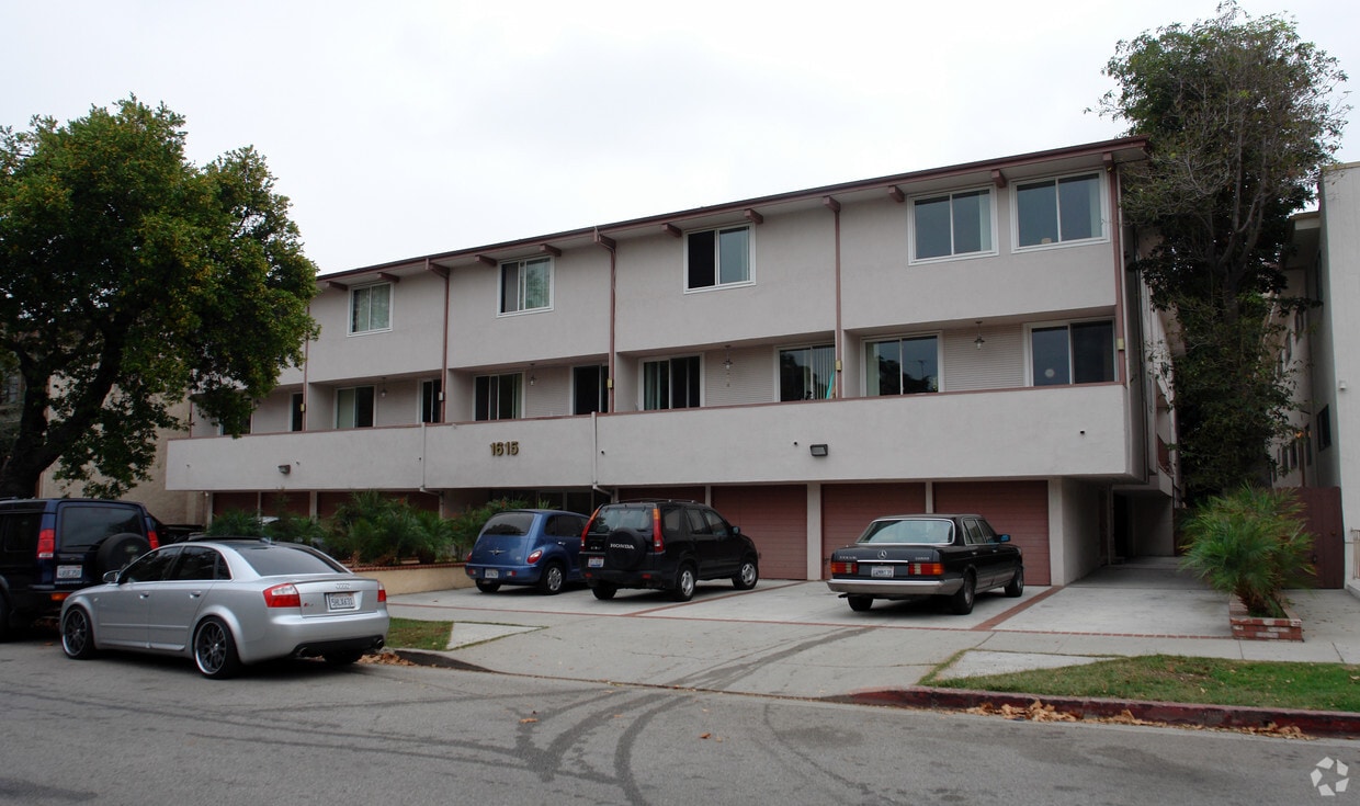 Building Photo - 1615 Greenfield Ave
