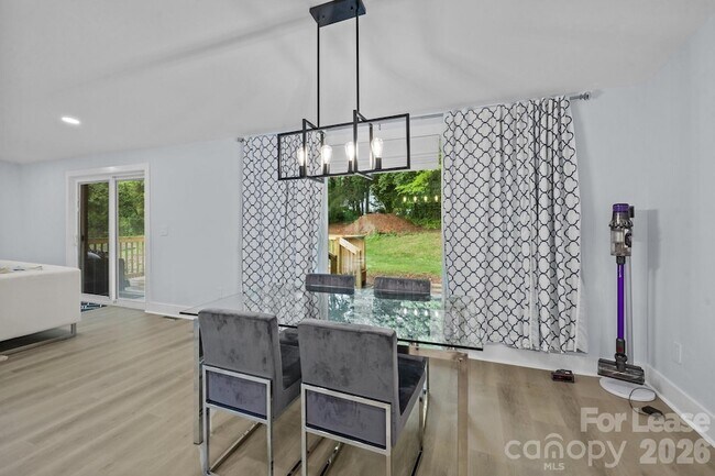 Foto del edificio - 8609 Cedarbrook Dr