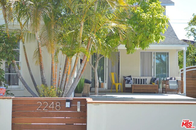 Building Photo - 2248 Greenfield Ave