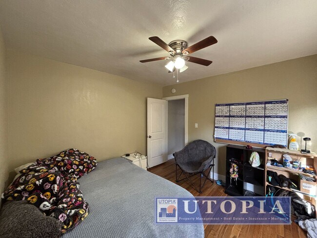 Foto del edificio - ROOM FOR RENT- Charming home on the lower ...