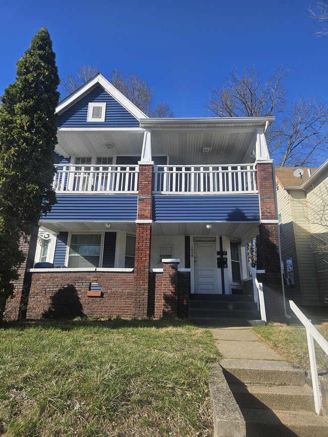 Building Photo - 1054 W 31st St