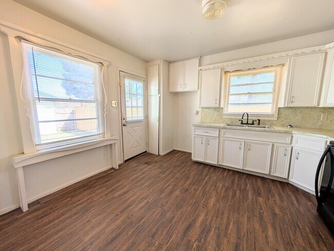 Foto del edificio - 9001 Indiana Ave