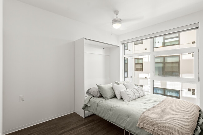 Building Photo - Derby Slabtown