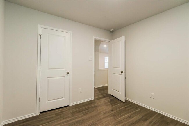 Building Photo - 2424 Copper Cyn Dr