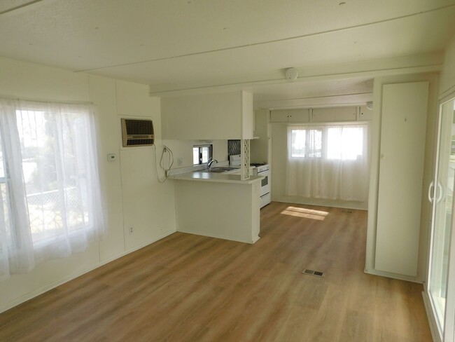 Building Photo - Cute Trailer with Spacious Backyard