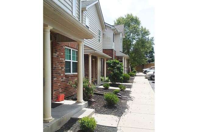 Foto del edificio - NICHOLASVILLE GREENS TOWNHOMES