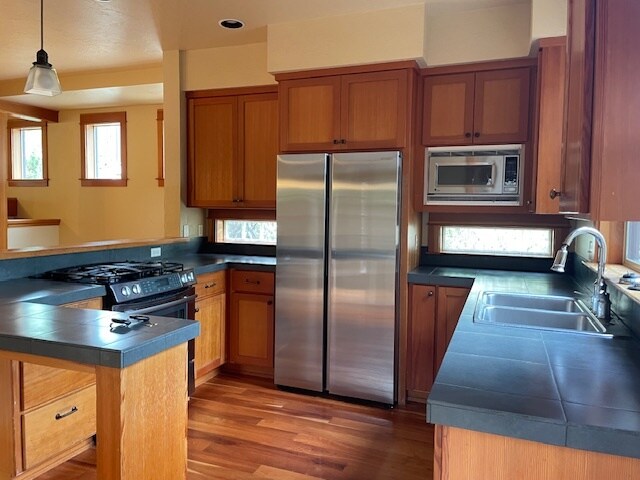 Foto del edificio - 2548 NW ORDWAY AVE