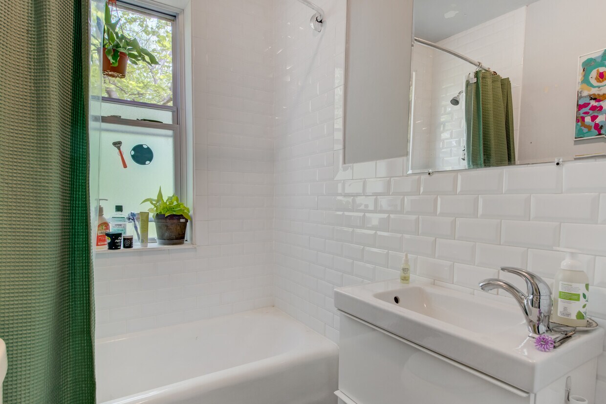 Bathroom - 320 Rochelle Ave