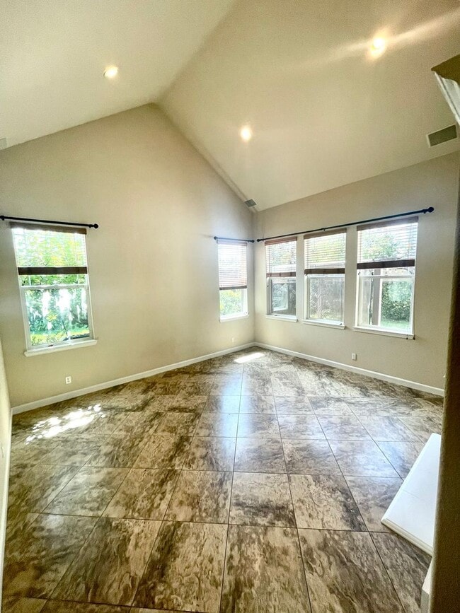 Building Photo - Pet friendly House Santa Maria