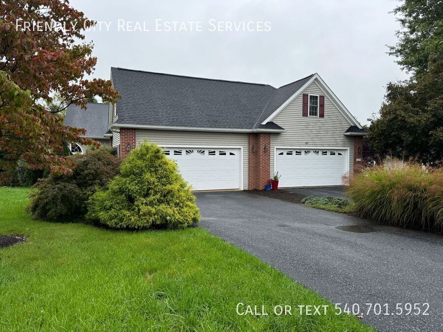 Primary Photo - Beautiful Duplex at Spring Oaks