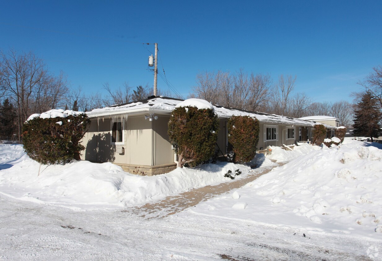 Primary Photo - 24530 Smithtown Rd