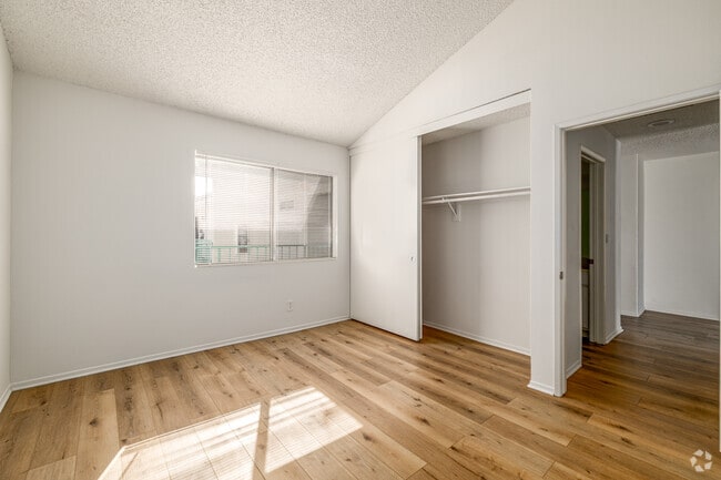 1 habitación, 1 baño - 850-900 pies cuadrados - Dormitorio - City View Apartments