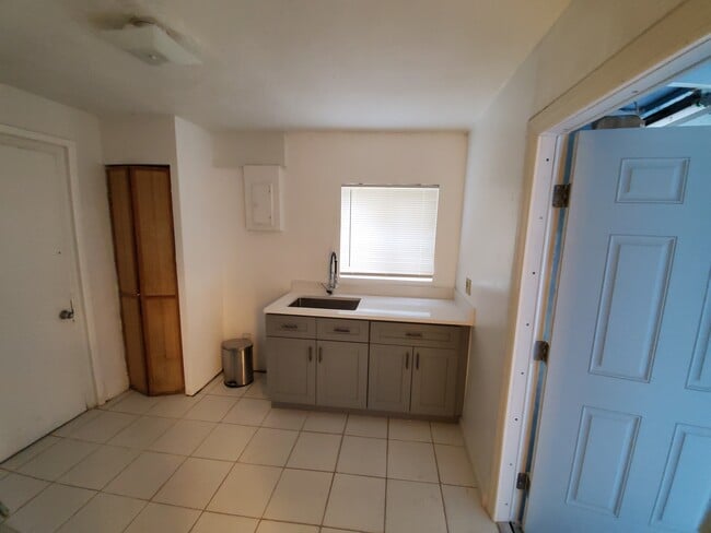 Foto del edificio - 5091 Adams Rd