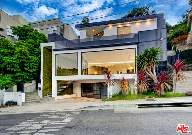 Building Photo - 1715 N Beverly Dr