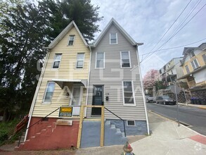 Building Photo - 119 Walnut St