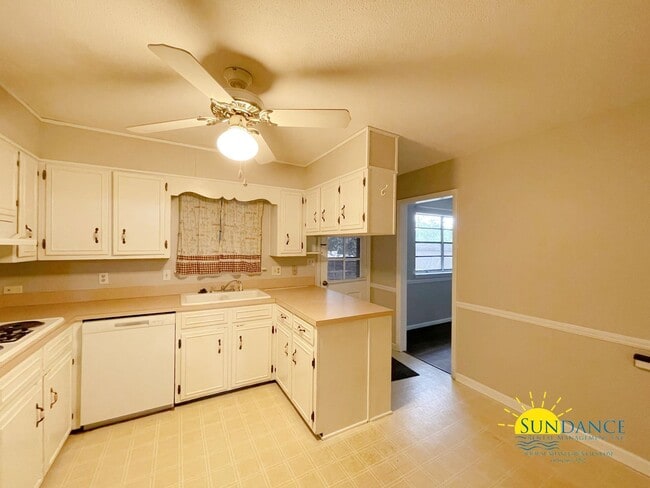 Foto del edificio - 3 Bedroom 2 Bathroom Home in Kenwood Subdi...