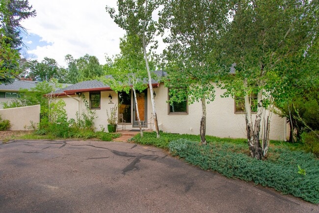 110 W Old Broadmoor Rd