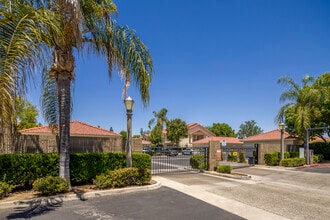 Building Photo - 1542 E Alluvial Ave