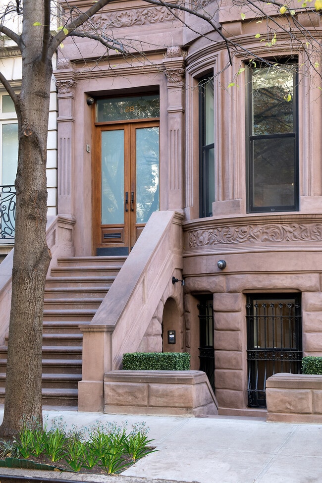 Building Photo - 28 W 76th St