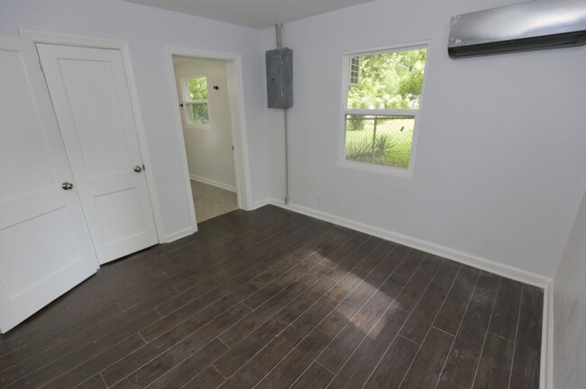 Building Photo - 2702 Old Quintard Ave
