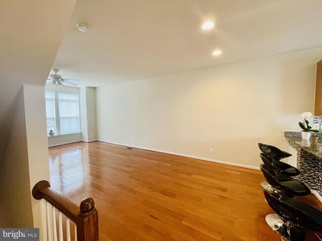 Building Photo - 9482 Canonbury Square