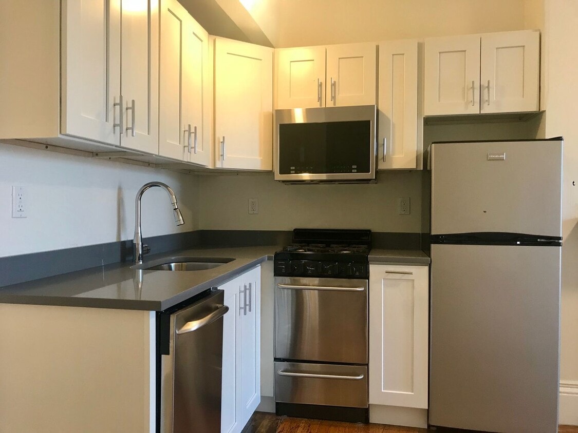 Primary Photo - Nicely renovated 1 bed unit in the heart o...