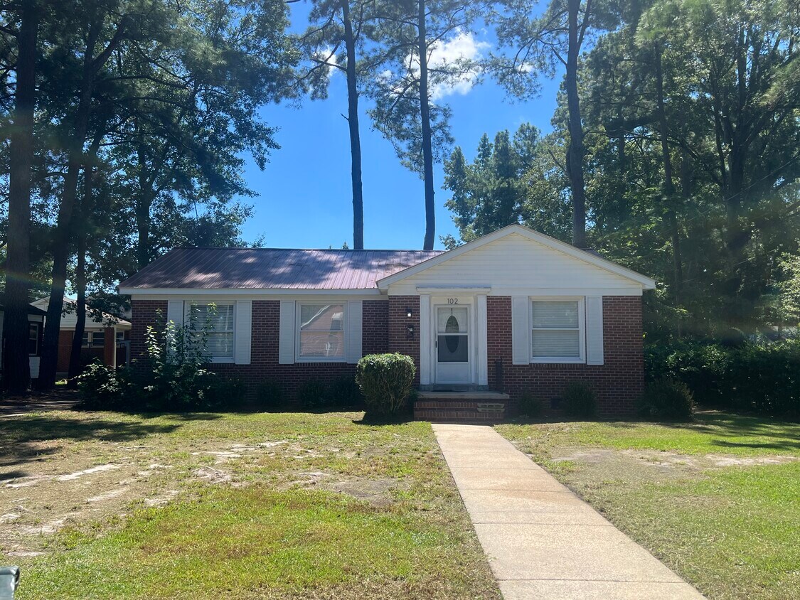 Foto principal - 102 W Daniels St