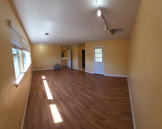 Building Photo - 5 Bedroom 3 Bath close to Poly, hiking and...