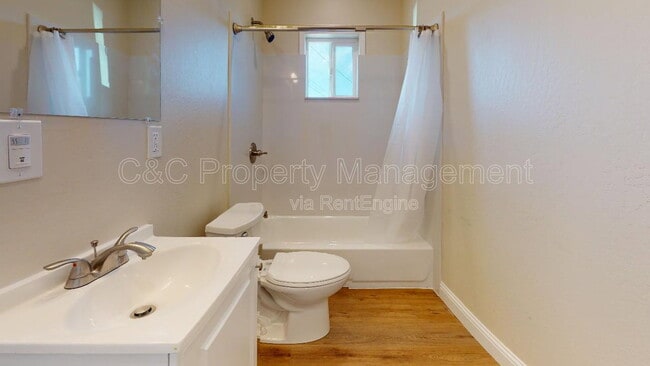 Building Photo - 1384 Darwin St