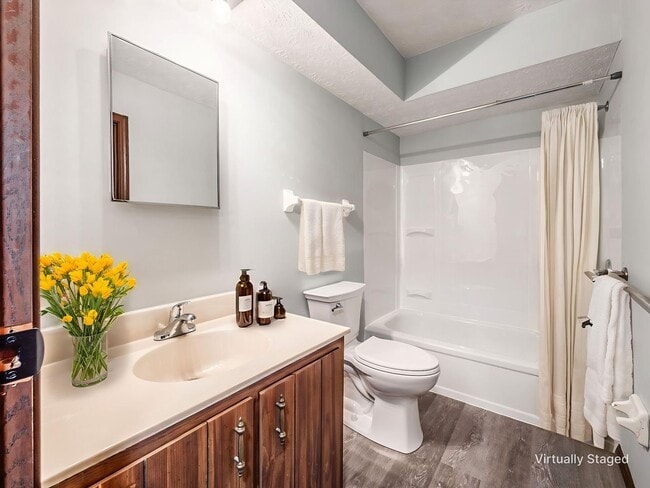 Building Photo - 8235-8237 Goldsmith Dr