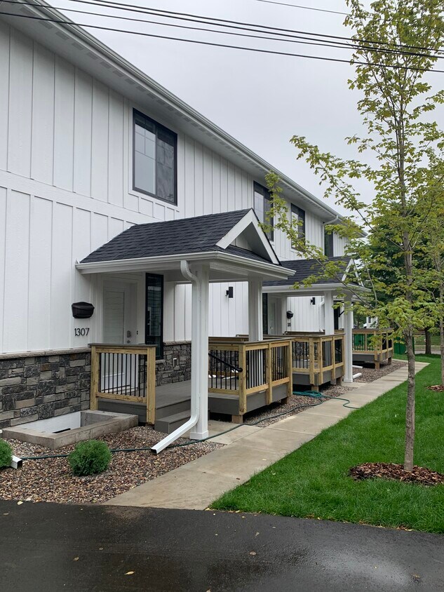 Foto del edificio - 1307 7th St SE