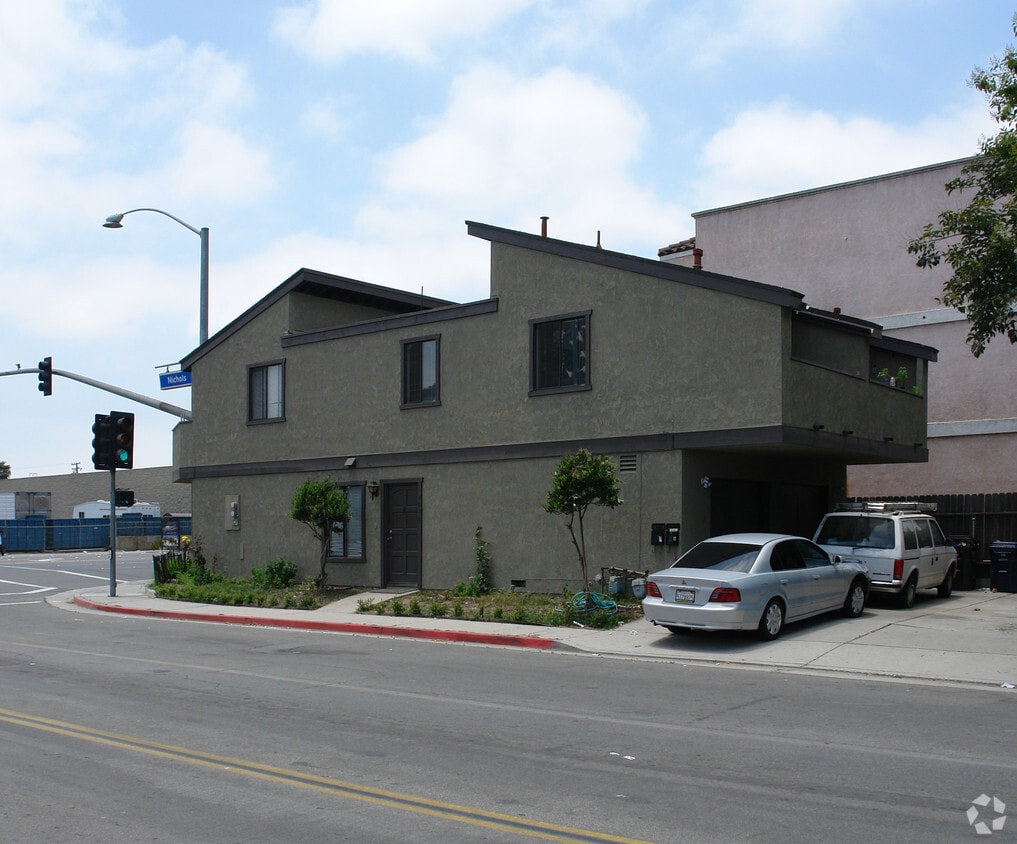 Primary Photo - 7611 Warner Ave